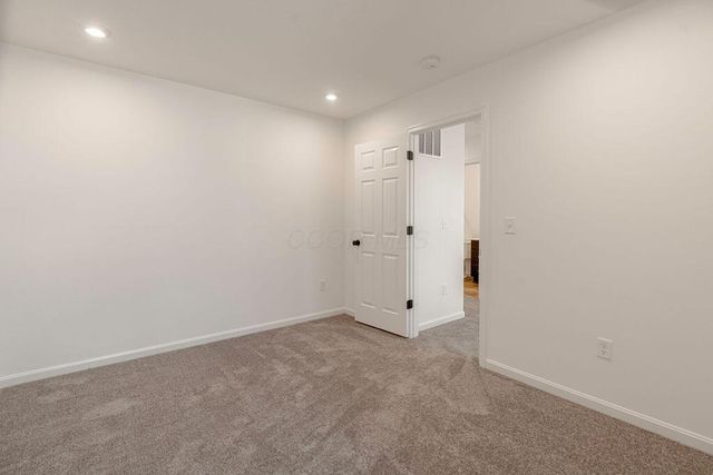 1033 Queen Bee Place, Grove City, OH 43123