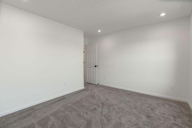 1033 Queen Bee Place, Grove City, OH 43123