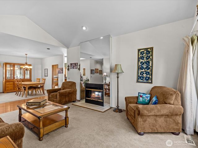 25719 Lake Wilderness Country Club Drive SE, Maple Valley, WA 98038