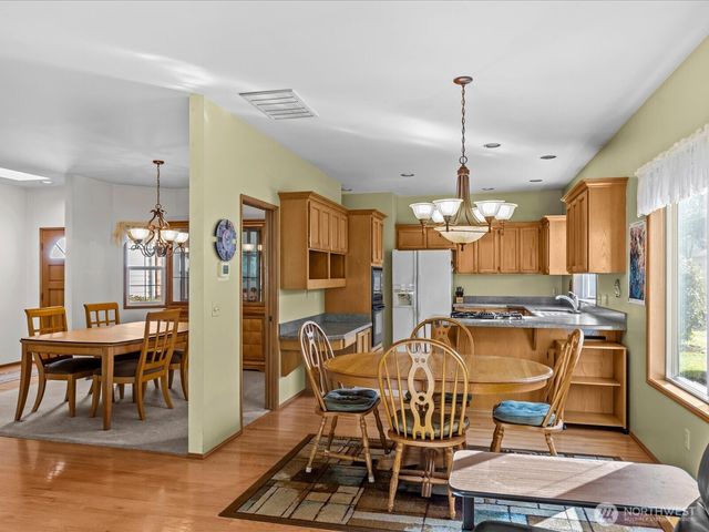 25719 Lake Wilderness Country Club Drive SE, Maple Valley, WA 98038