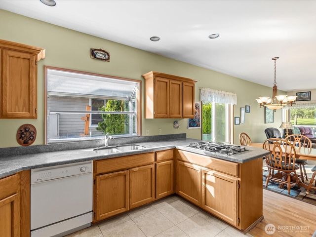 25719 Lake Wilderness Country Club Drive SE, Maple Valley, WA 98038