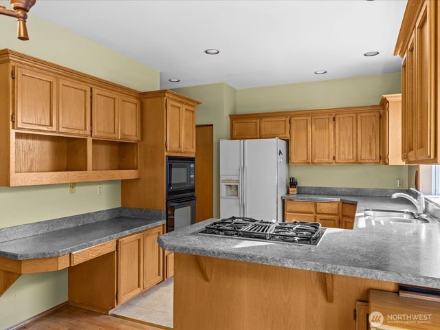 25719 Lake Wilderness Country Club Drive SE, Maple Valley, WA 98038