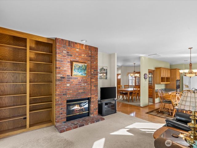 25719 Lake Wilderness Country Club Drive SE, Maple Valley, WA 98038