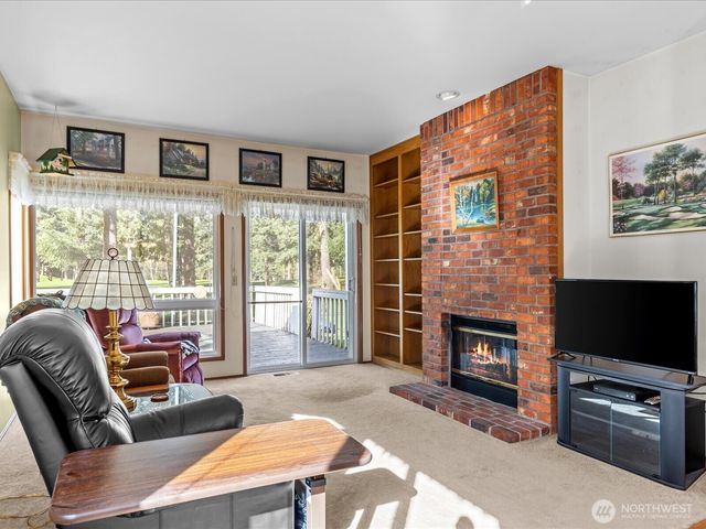 25719 Lake Wilderness Country Club Drive SE, Maple Valley, WA 98038