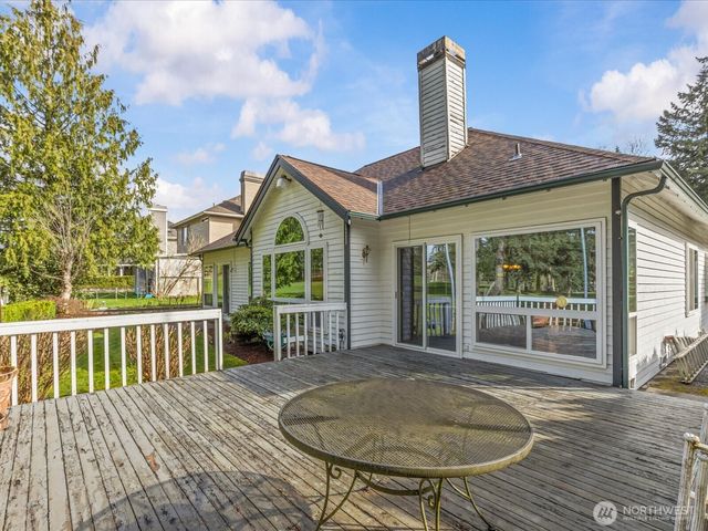 25719 Lake Wilderness Country Club Drive SE, Maple Valley, WA 98038