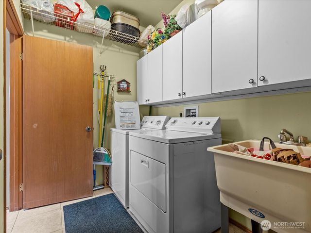 25719 Lake Wilderness Country Club Drive SE, Maple Valley, WA 98038