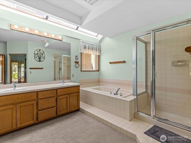 25719 Lake Wilderness Country Club Drive SE, Maple Valley, WA 98038