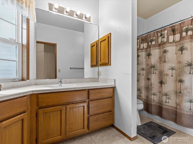 25719 Lake Wilderness Country Club Drive SE, Maple Valley, WA 98038