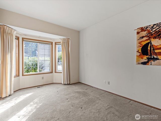 25719 Lake Wilderness Country Club Drive SE, Maple Valley, WA 98038