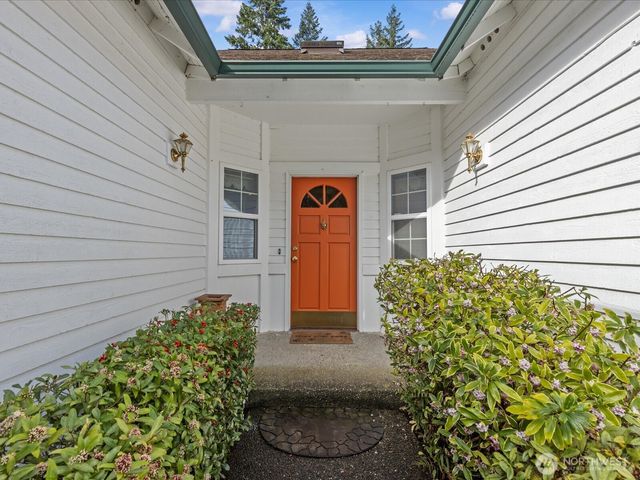 25719 Lake Wilderness Country Club Drive SE, Maple Valley, WA 98038