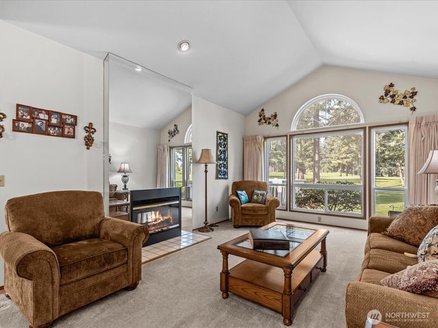 25719 Lake Wilderness Country Club Drive SE, Maple Valley, WA 98038