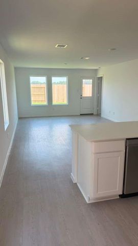 20050 White Dove Tr, Crosby, TX 77532