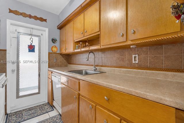 7840 Harding Ave 1, Miami Beach, FL 33141