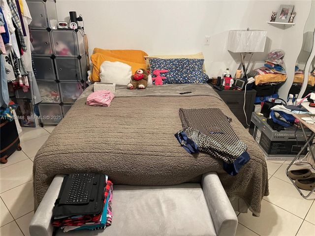 940 NE 199th St 209, Miami, FL 33179