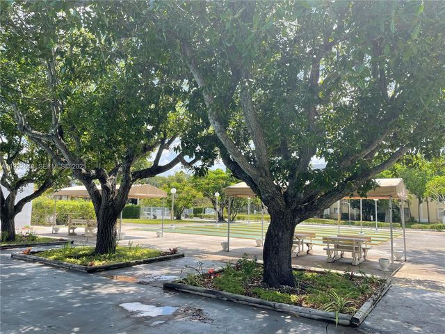 940 NE 199th St 209, Miami, FL 33179