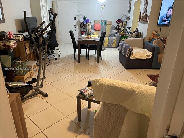 940 NE 199th St 209, Miami, FL 33179