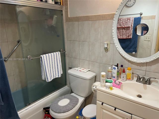 940 NE 199th St 209, Miami, FL 33179