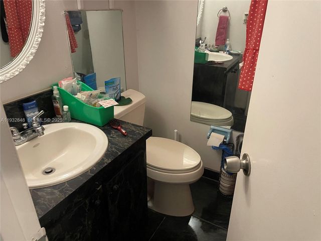 940 NE 199th St 209, Miami, FL 33179