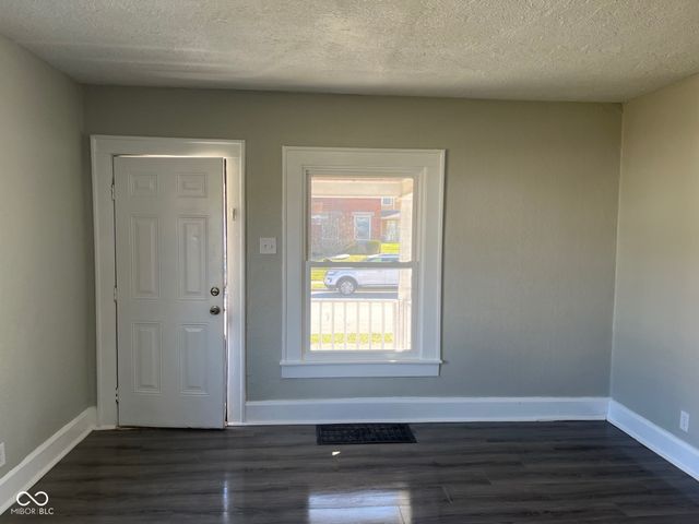 2105 Central Avenue, Anderson, IN 46016