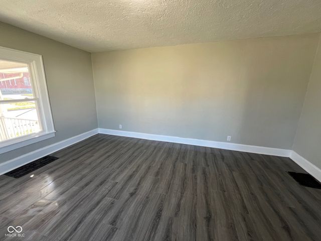 2105 Central Avenue, Anderson, IN 46016