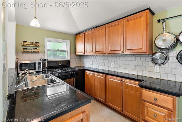 2715 Inman Street, Ferndale, MI 48220