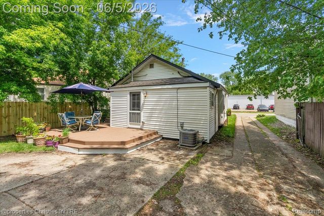2715 Inman Street, Ferndale, MI 48220