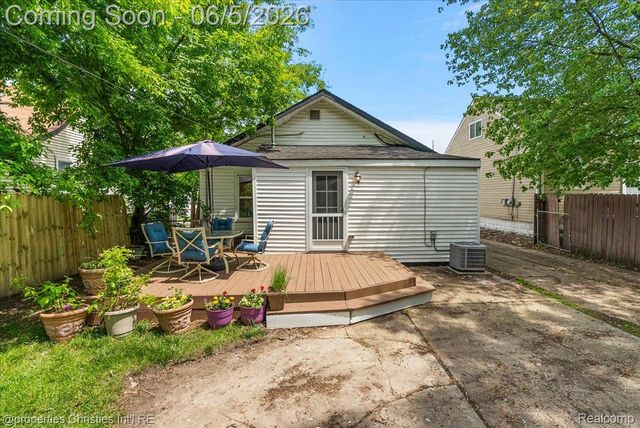 2715 Inman Street, Ferndale, MI 48220