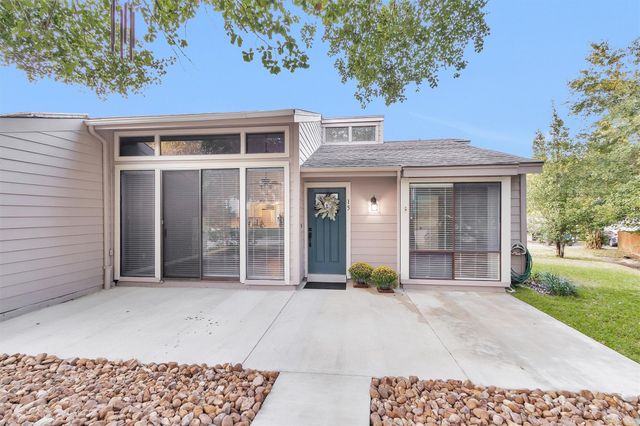 15 April Village, Conroe, TX 77356