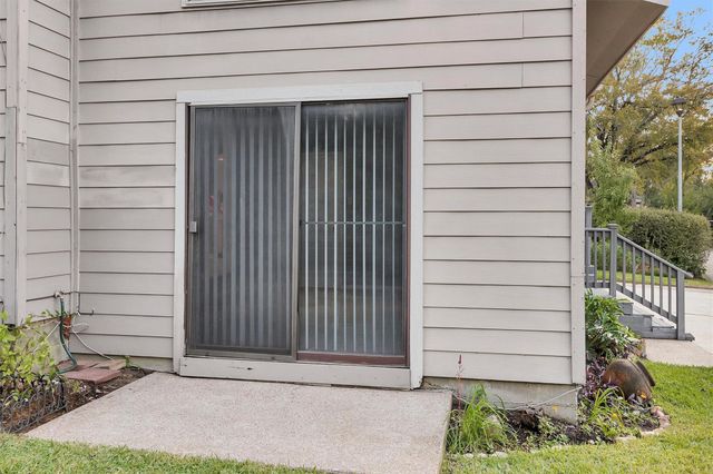 15 April Village, Conroe, TX 77356