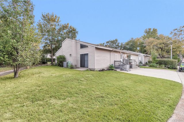 15 April Village, Conroe, TX 77356
