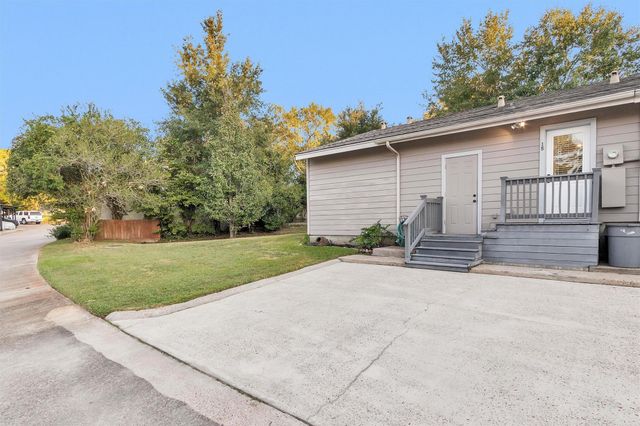 15 April Village, Conroe, TX 77356