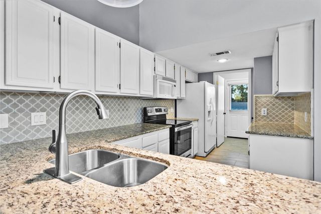 15 April Village, Conroe, TX 77356