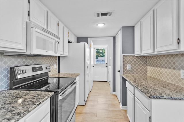 15 April Village, Conroe, TX 77356