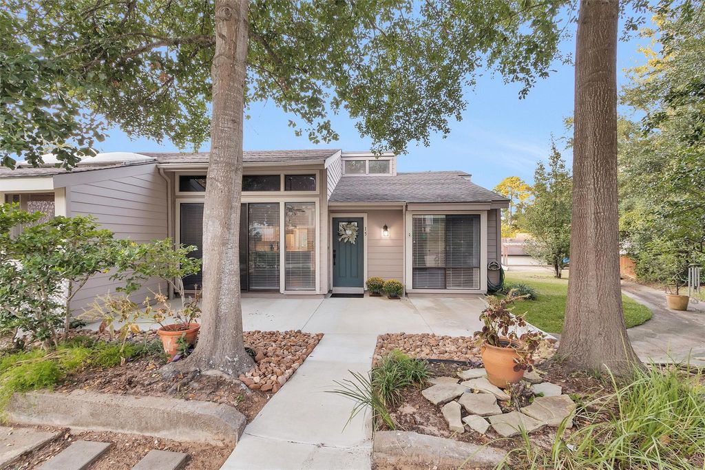 15 April Village, Conroe, TX 77356