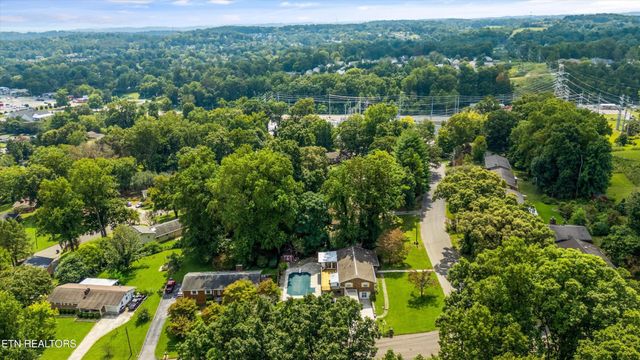 4621 Royalview Rd, Knoxville, TN 37921