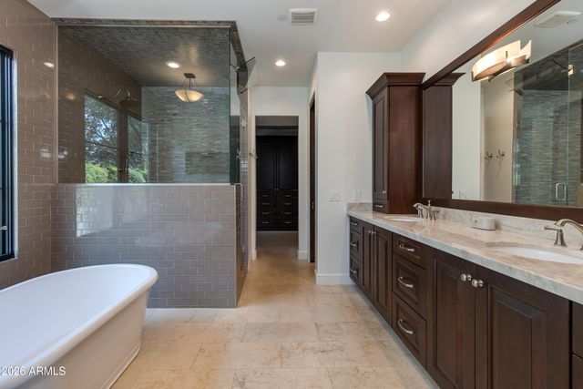 4529 E MADEROS DEL CUENTA Drive, Paradise Valley, AZ 85253