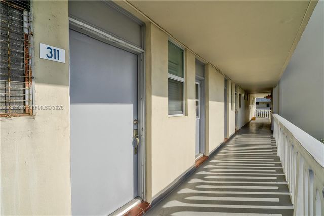 2861 Leonard Dr F311, Aventura, FL 33160