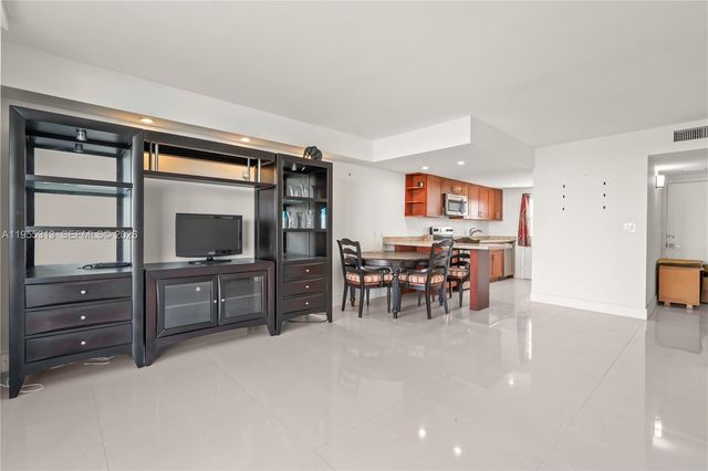 2861 Leonard Dr F311, Aventura, FL 33160