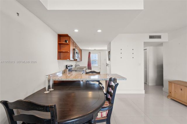 2861 Leonard Dr F311, Aventura, FL 33160