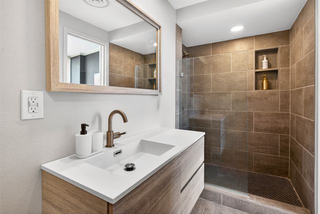 6211 Northwest Highway 400, Dallas, TX 75225