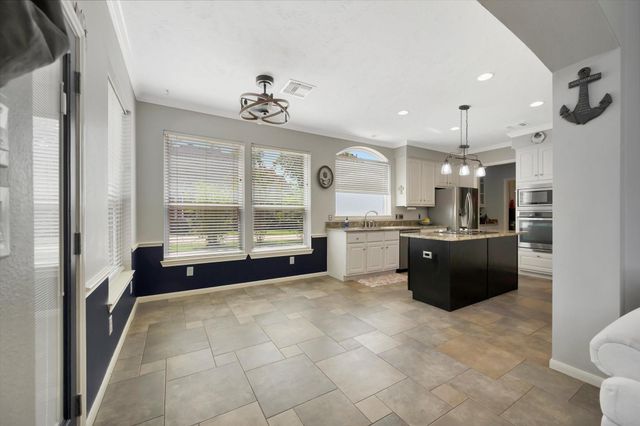 4306 Island Hills Drive, Pasadena, TX 77059