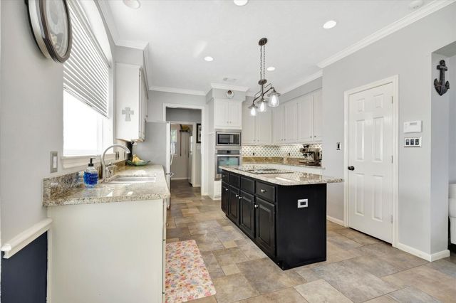 4306 Island Hills Drive, Pasadena, TX 77059