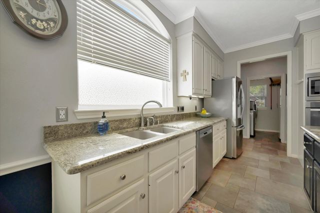 4306 Island Hills Drive, Pasadena, TX 77059