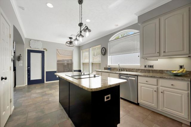 4306 Island Hills Drive, Pasadena, TX 77059