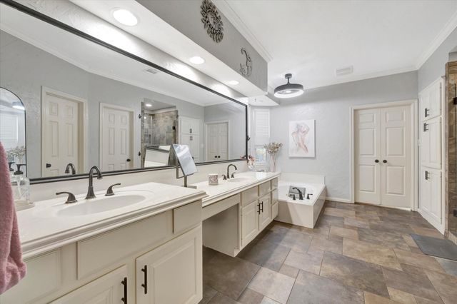 4306 Island Hills Drive, Pasadena, TX 77059