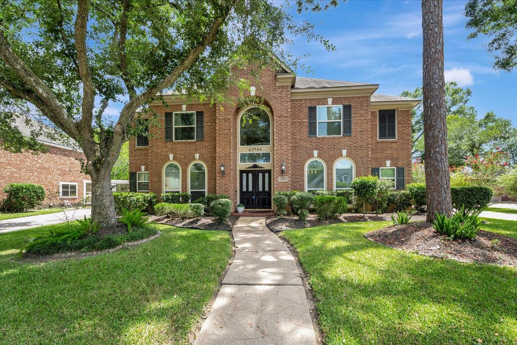 4306 Island Hills Drive, Pasadena, TX 77059