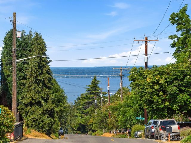 9518 18th Avenue NW, Seattle, WA 98117