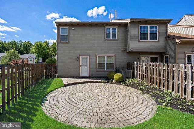 16 EDDLEWOOD PL, Mount Laurel, NJ 08054