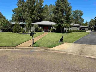 1700 NESHOBA CV, Germantown, TN 38138