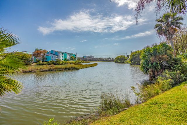 3220 69th Street H8, Galveston, TX 77551